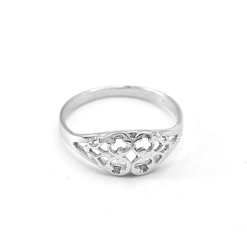 Prsten z bílého zlata, s vykrojenou ozdobou 1,33g