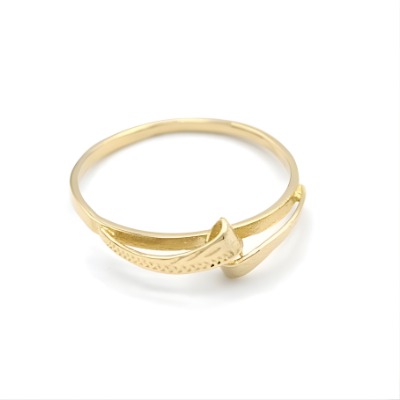 Zlatý prsten špičky s rytím 0,75g