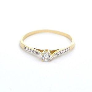Zlatý prsten se zirkony jemný dvě barvy zlata 1,25g