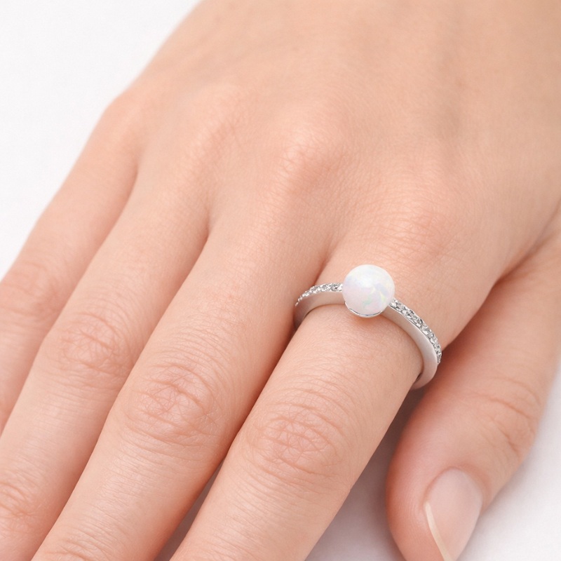 Prsten z bílého zlata s opálem a zirkony 2,46g