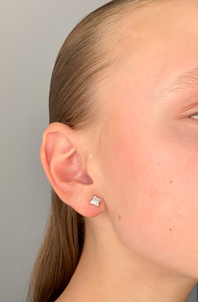 Náušnice z bílého zlata, hvězdička se zirkonem 1,36g