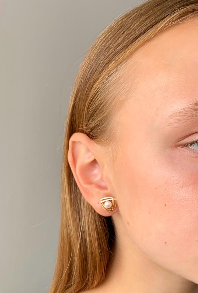 Zlaté náušnice s perlou na puzetu 2,37g