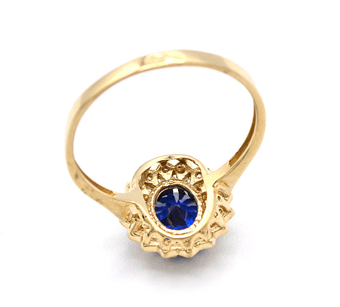 Zlatý prsten s modrým kamenem a zirkony 3,05g