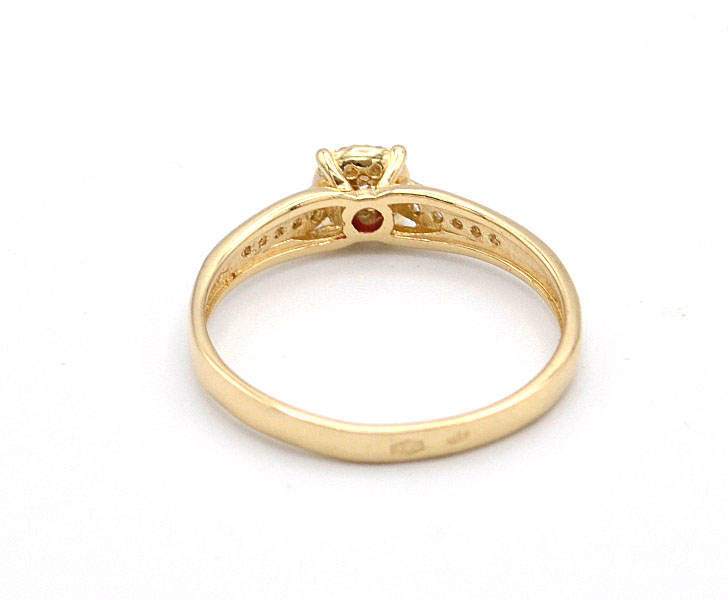 Zlatý zásnubní prsten se zirkony 1,95g