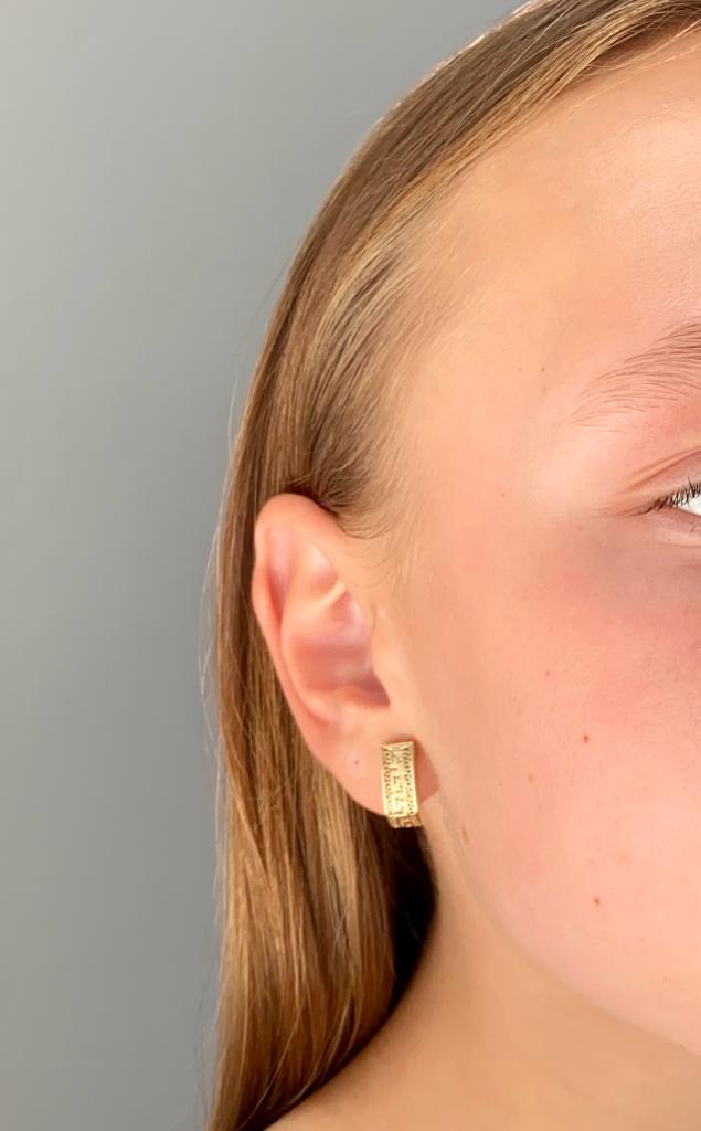 Zlaté náušnice zdobené znaky 2,80g 