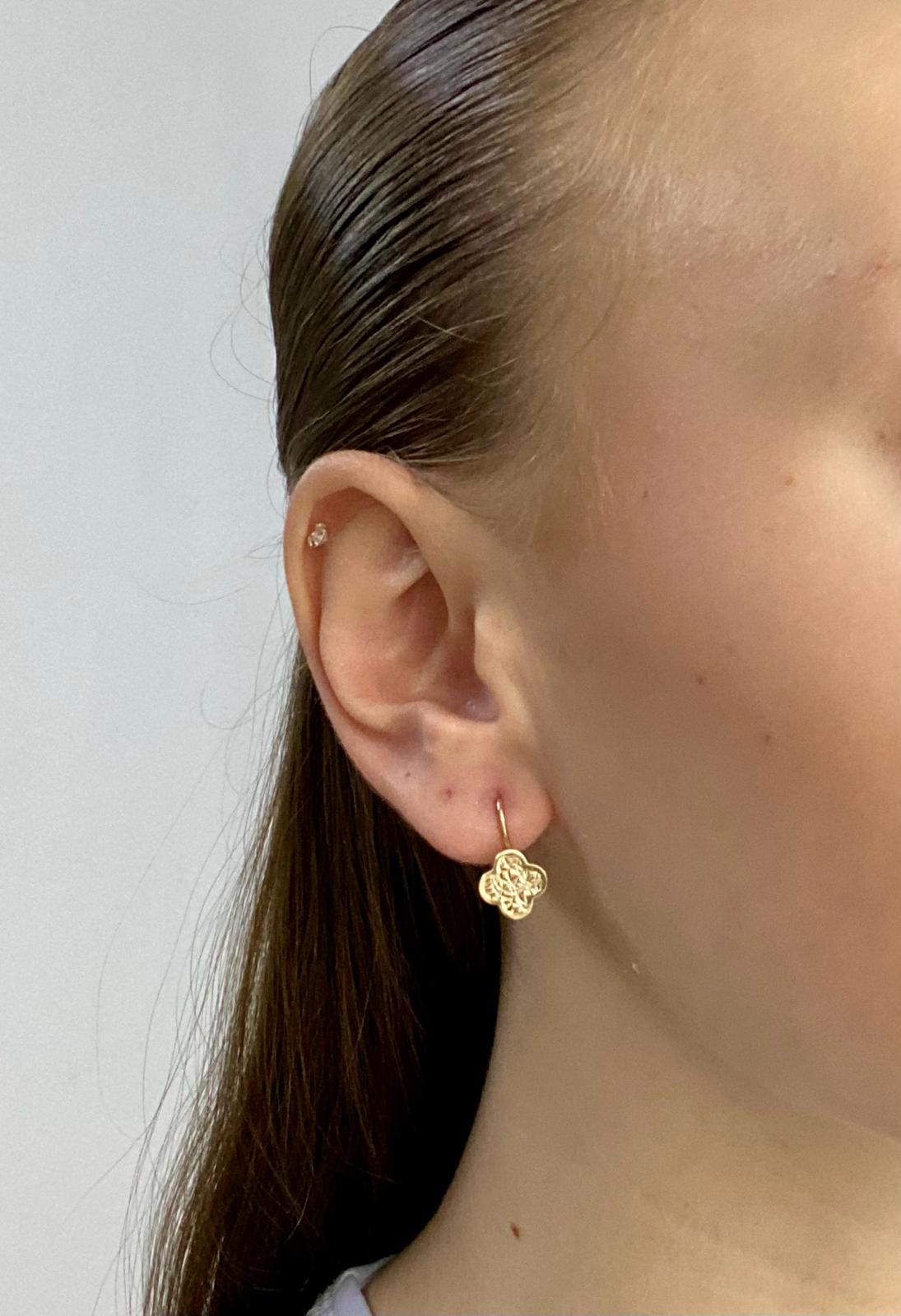 Zlaté náušnice čtyřlístky se zdobením 1,80g