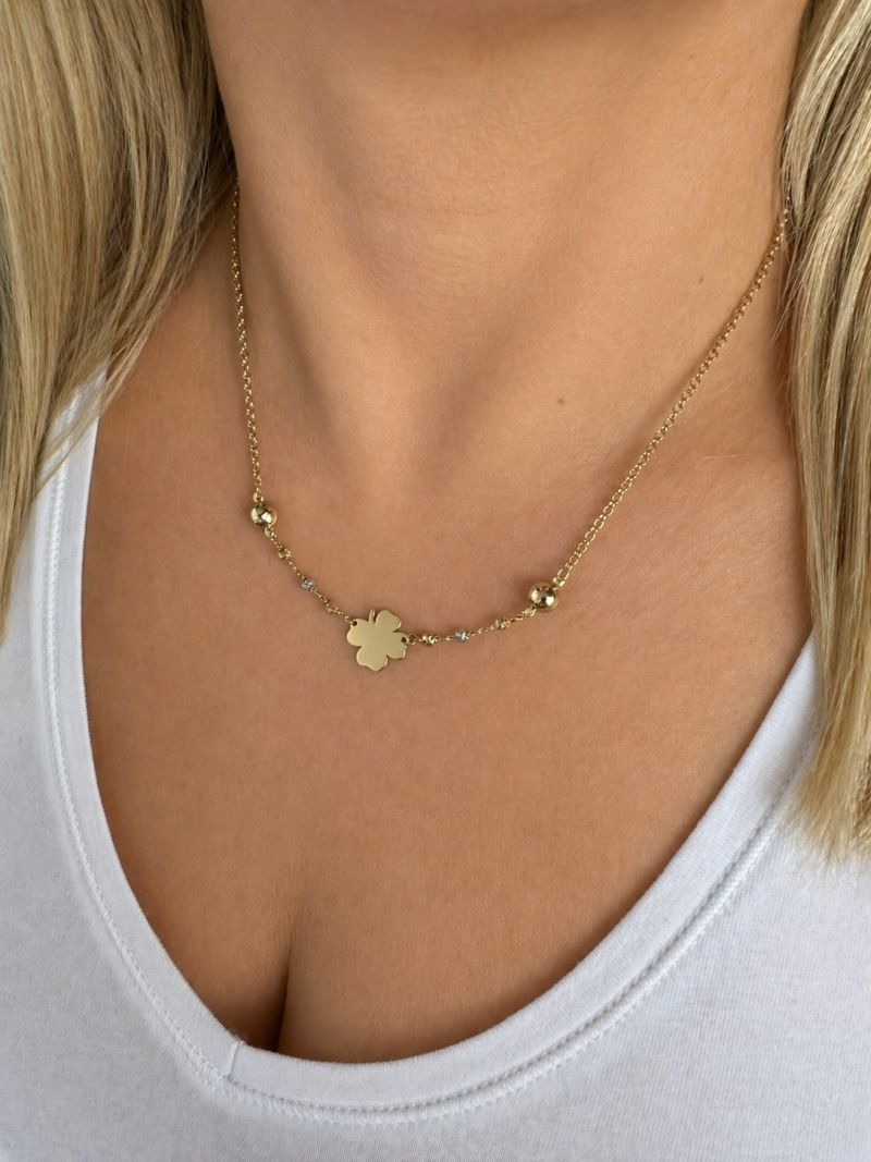 Zlatý náhrdelník se čtytřlístkem a kuličkami tři barvy zlata