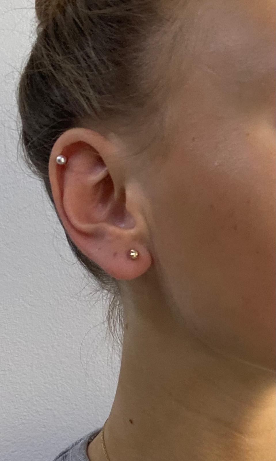 Zlaté náušnice pecky zdobené na puzetu 0,63g