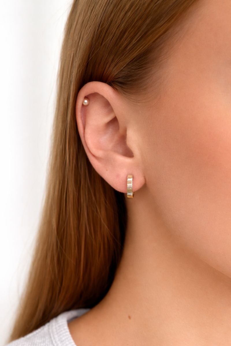 Zlaté náušnice kruhy s proužky dvě barvy zlata 1,20g 