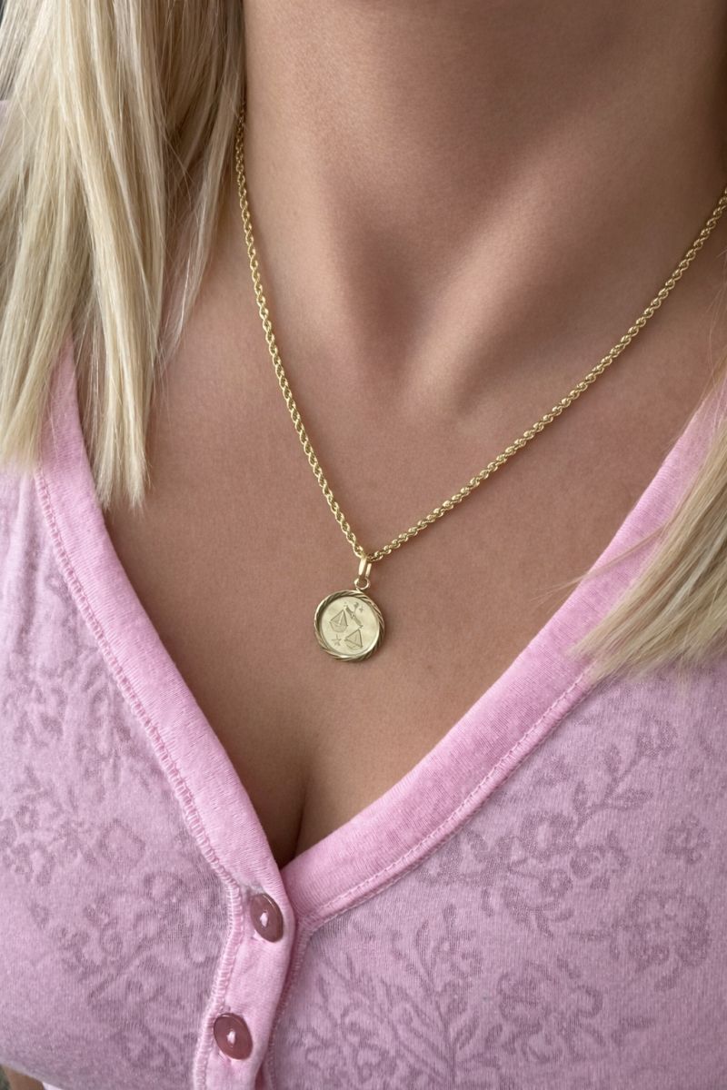 Zlatý přívěsek znamení váhy 