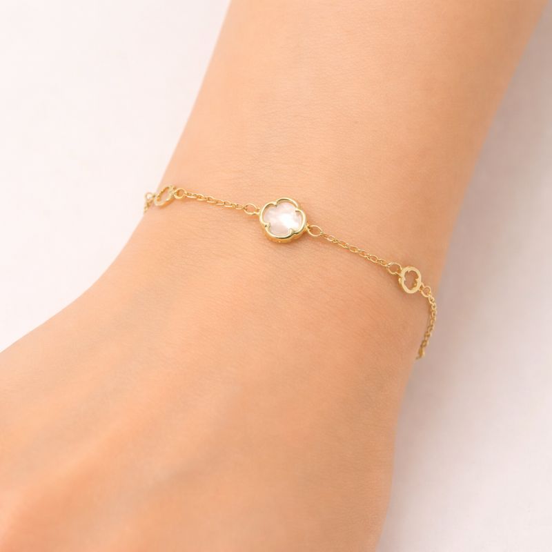 Zlatý náramek se čtyřlístkem s perletí 