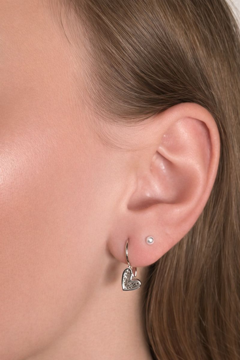 Náušnice z bílého zlata srdíčka zdobená 