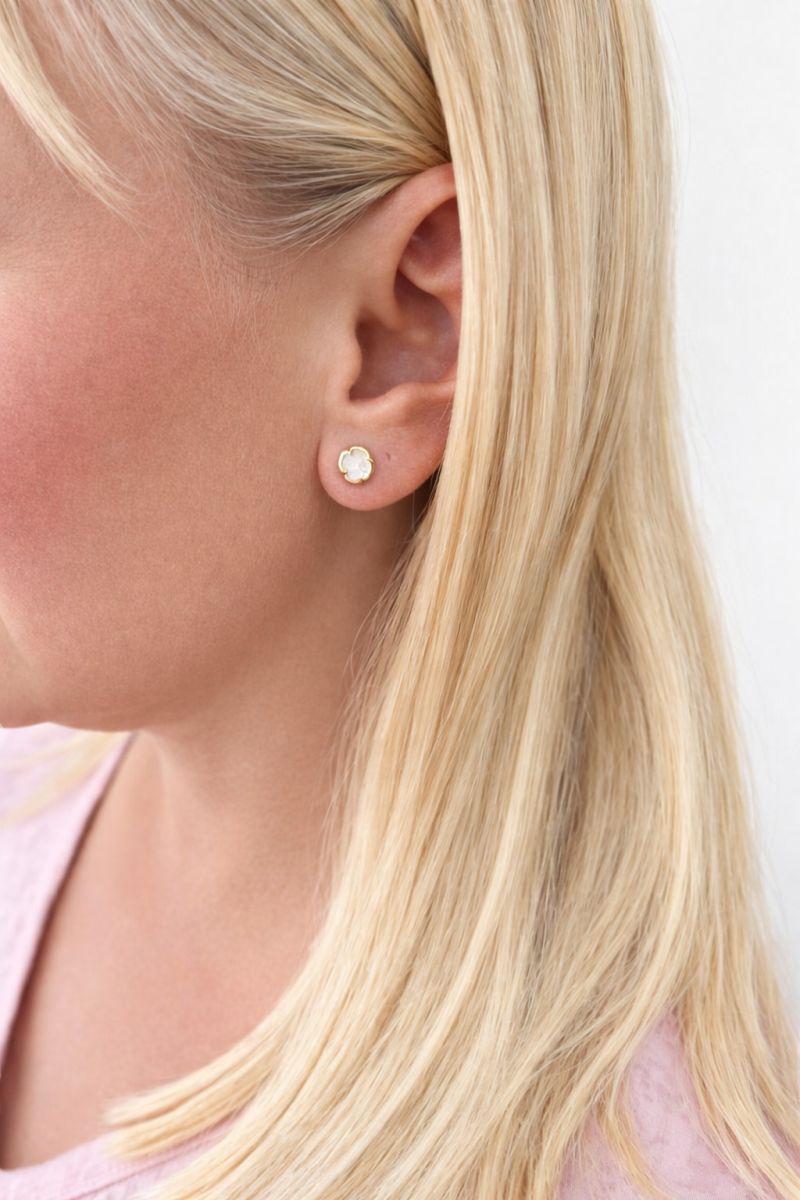 Zlaté náušnice čtyřlístky s perletí na puzetu 