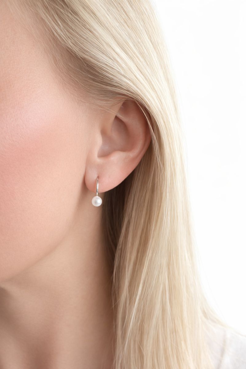 Náušnice z bílého zlata se sladkovodní perlou 