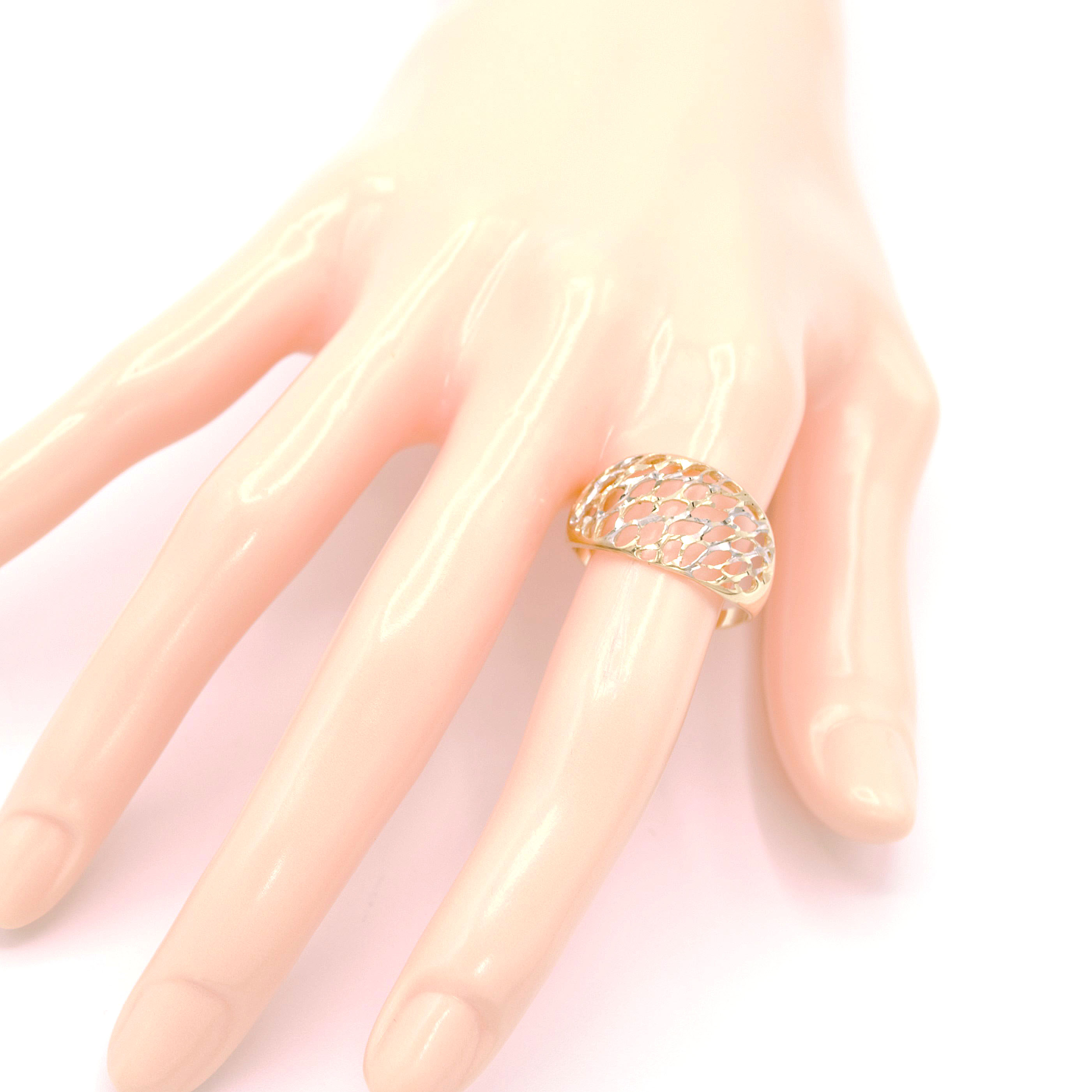 Zlatý prsten zdobený mřížkou dvě barvy zlata 3,05g