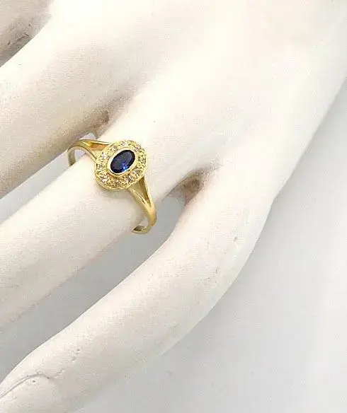 Zlatý prsten s modrým kamenem a zirkony 1,35g