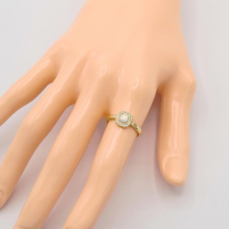 Zlatý prsten opál se zirkony 2,80g