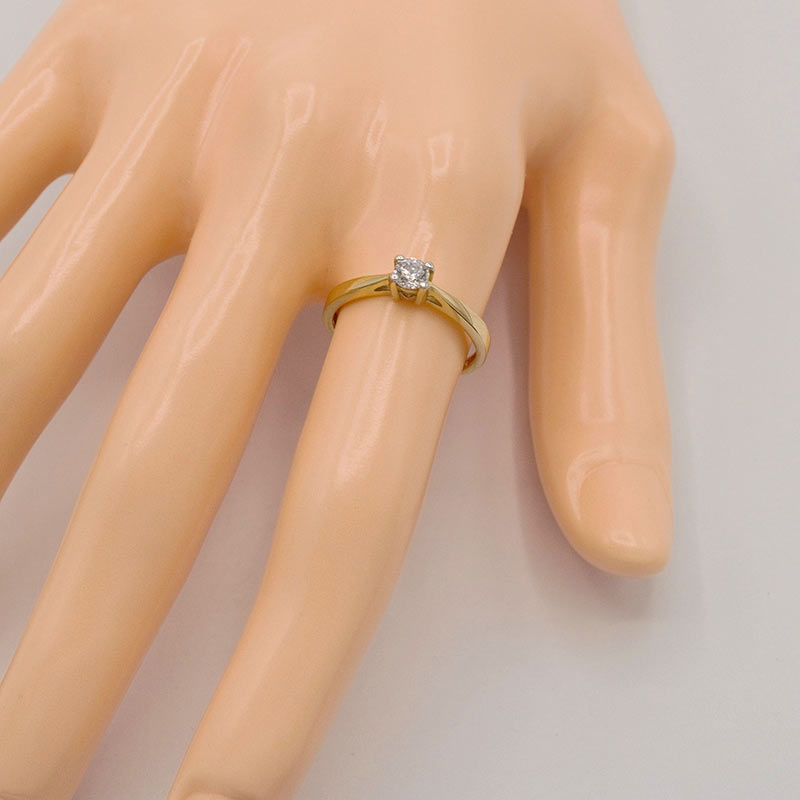 Zlatý zásnubní prsten se zirkonem 1,85g