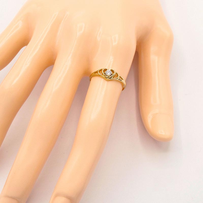 Zlatý prsten srdíčko s bílým kamínkem 1,15g