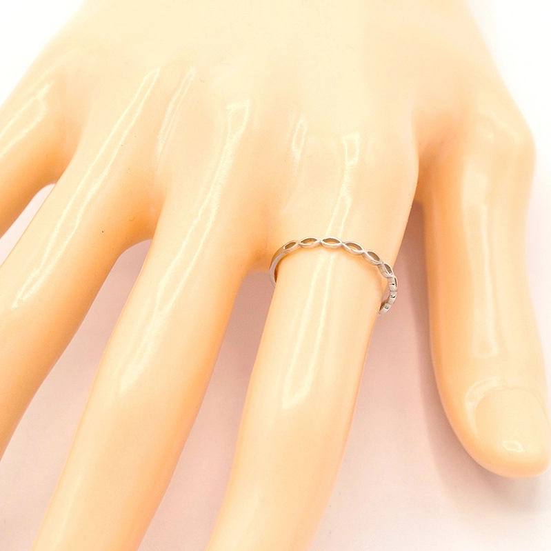 Prsten z bílého zlata, kroužek zdobený propletením 1,13g