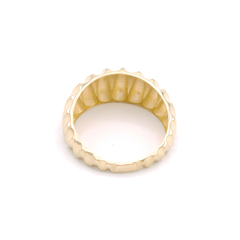 Zlatý prsten zdobený vroubkováním 1,60g