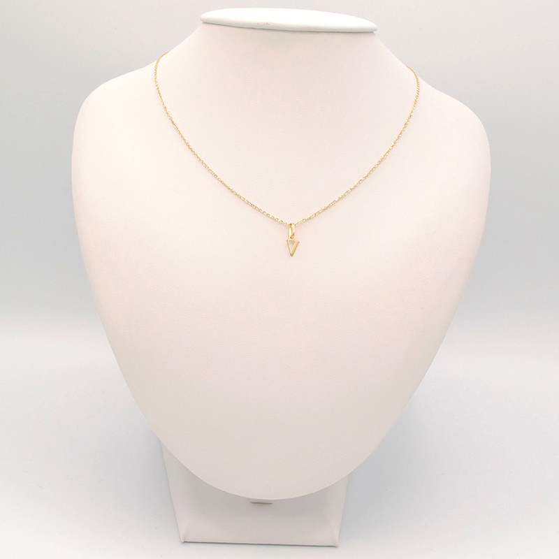 Zlatý přívěsek písmeno V 0,15g