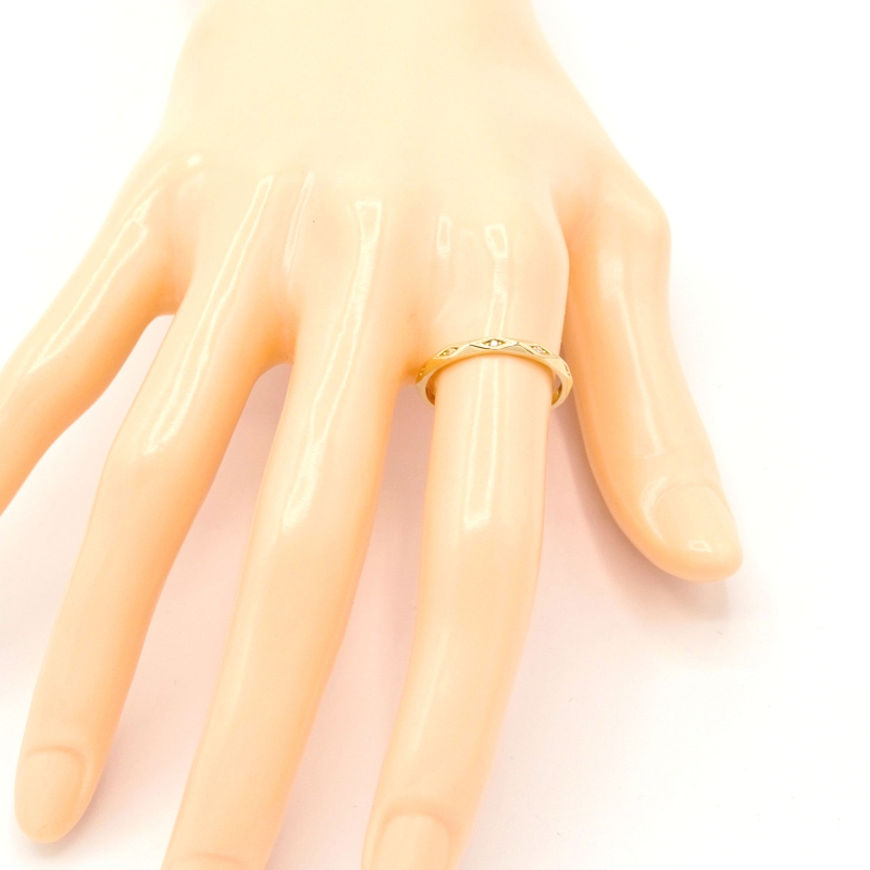 Zlatý prsten kroužek zdobený zkosením a zirkony 0,90g