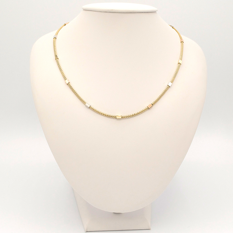 Zlatý náhrdelník zdobený obdelníčky tři barvy zlata 6,55g