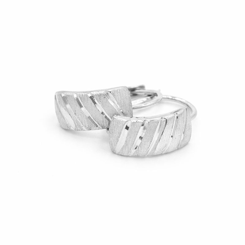 Náušnice z bílého zlata zdobené proužky 