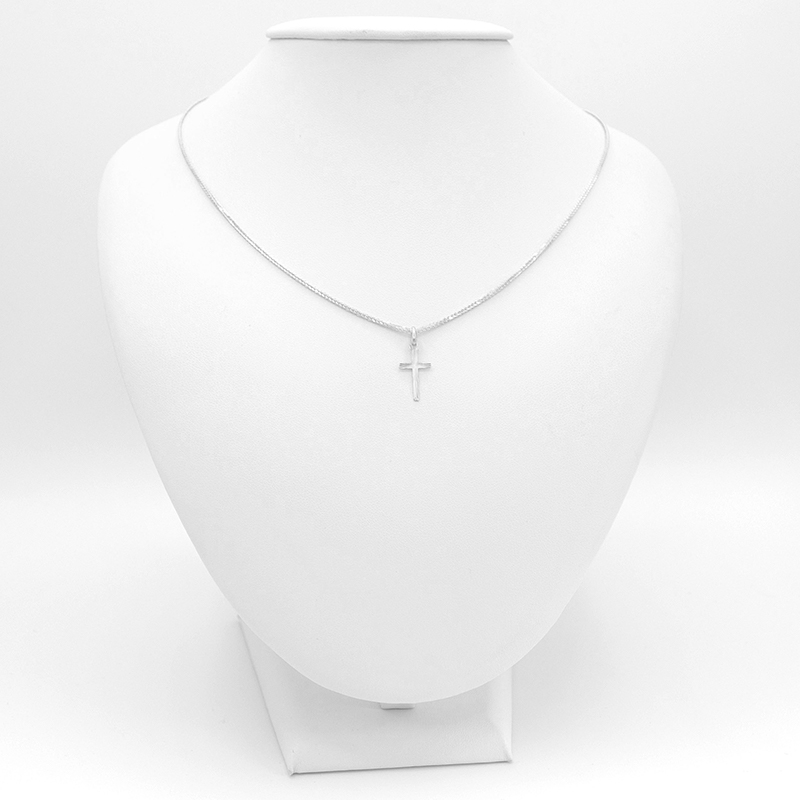 Přívěsek křížek z bílého zlata zdobený proužky 0,25g 