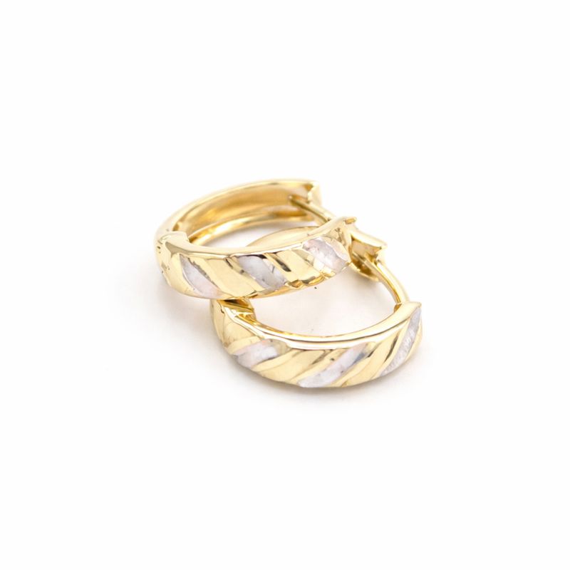 Zlaté náušnice kruhy malé zdobené proužky dvě barvy zlata 