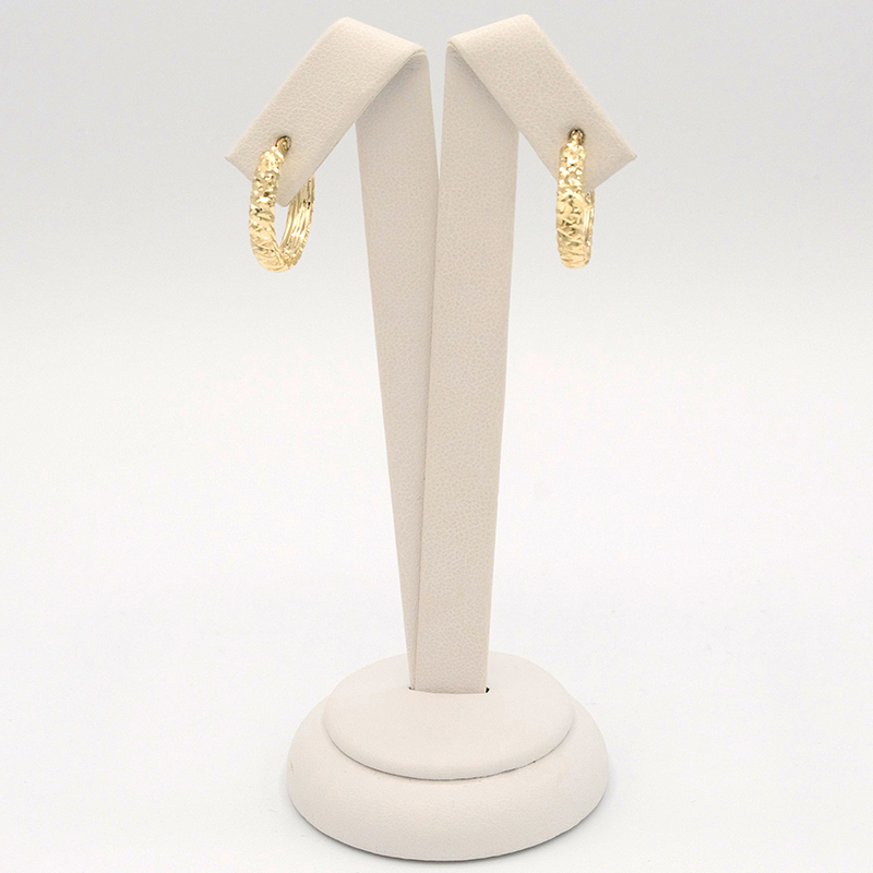 Zlaté náušnice oválné pestře zdobené na háček 2,25g