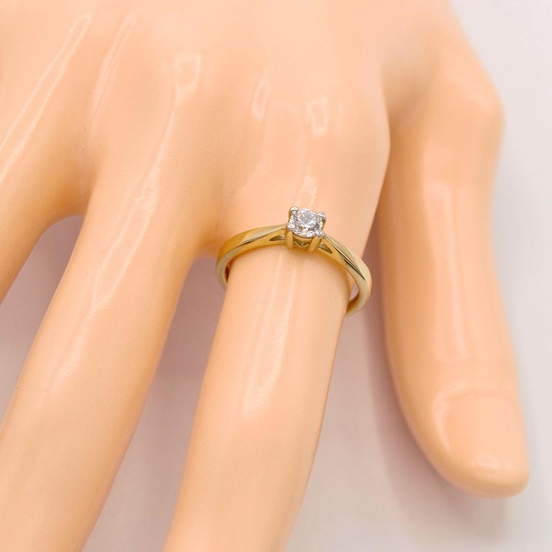 Zlatý zásnubní prsten se zirkonem 1,85g