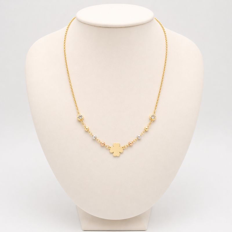 Zlatý náhrdelník se čtytřlístkem a kuličkami tři barvy zlata