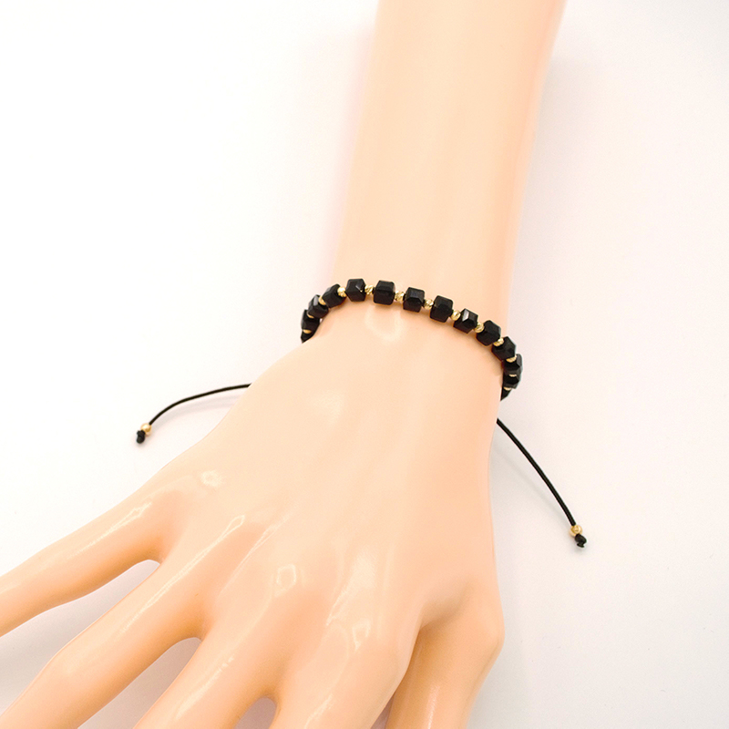 Náramek černý provázek zlaté kuličky a černé kostičky 4,10g