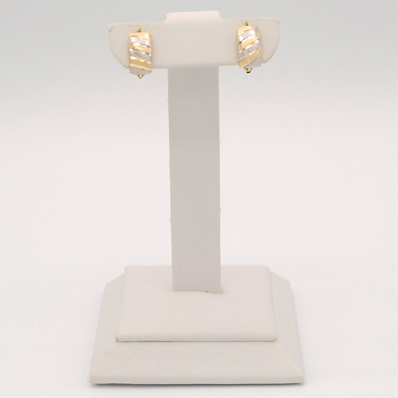 Zlaté náušnice zdobené proužky dvě barvy zlata 1,45g